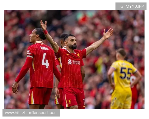 利物浦球员与球迷发生暖心互动新闻登热搜，利物浦足球新闻