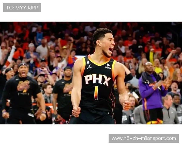 布克连线全队,太阳攻防转换见效 布克连线全队,太阳攻防转换见效