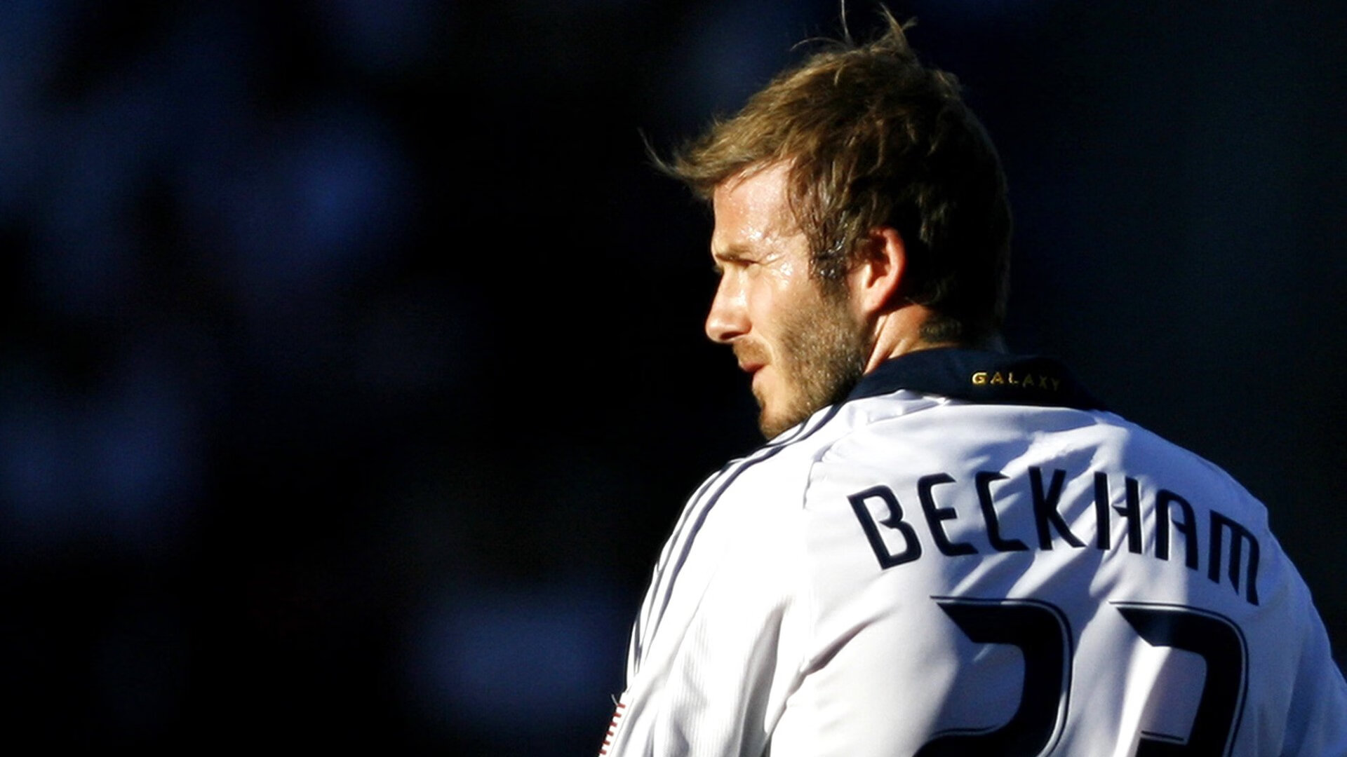 冠军球队巡游庆祝，城市街头成球迷海洋，冠军的球队是哪支球队